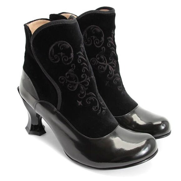 John Fluevog Shoes - John Fluevog Baroque Lorrain Ankle Boot / Size 8.5 / Black Velvet Embroidered